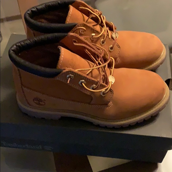 Women Timberland boots - Picture 2 of 3